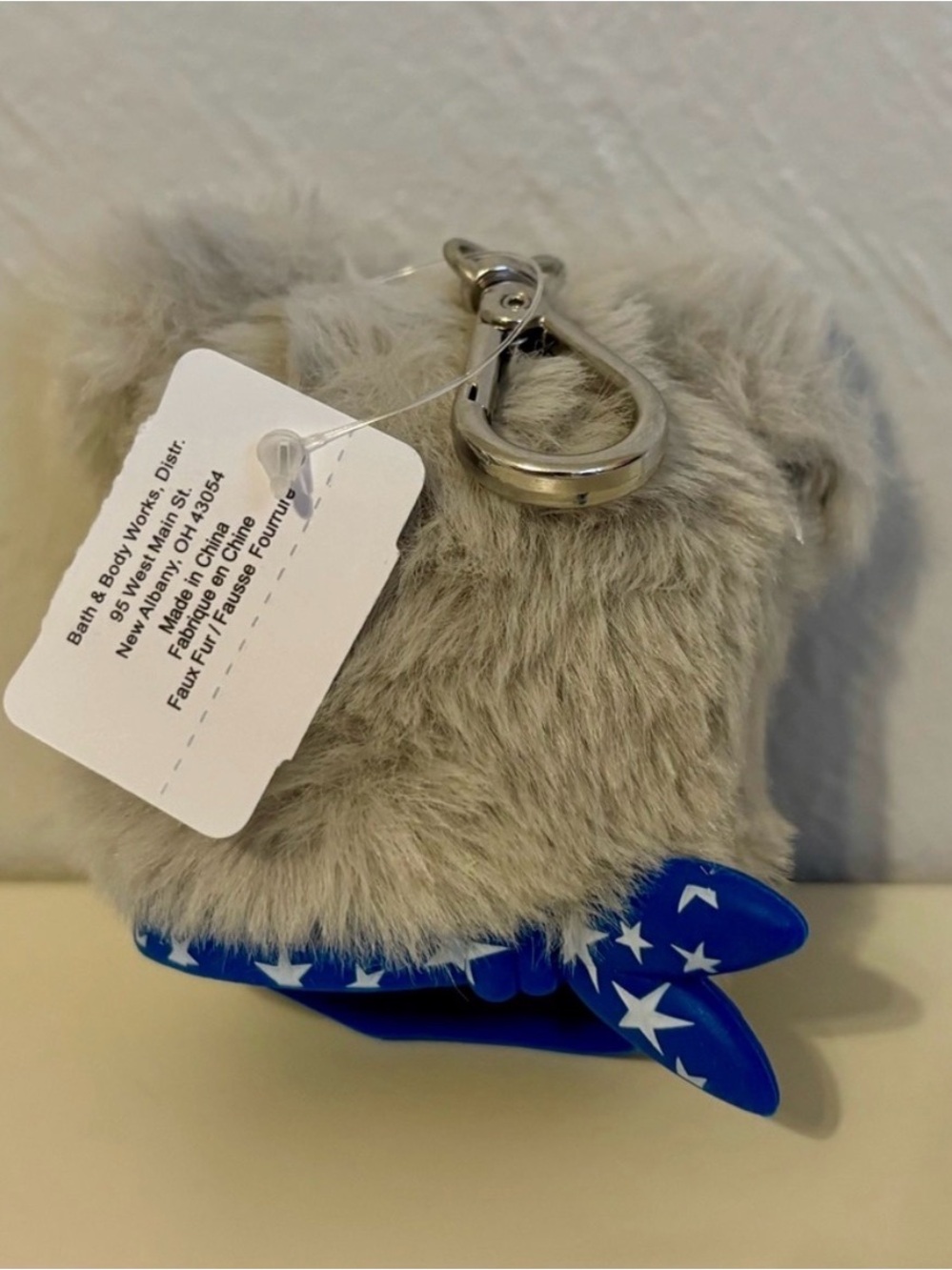 Bath & Body Works 2026 Patriotic Dog Bandana Pocketbac Sanitizer Holders
Fluffy - Picture 3 of 3